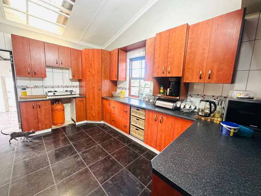 To Let 3 Bedroom Property for Rent in Loerie Park Western Cape